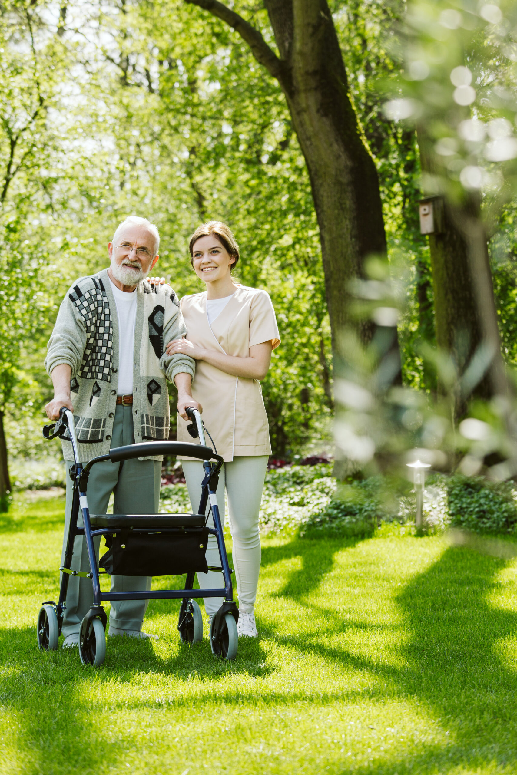 Begleitung beim Spaziergang im Park